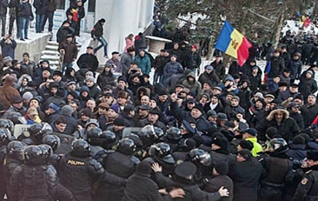 Mołdawia: Gigantyczna korupcja, gwałtowne protesty.