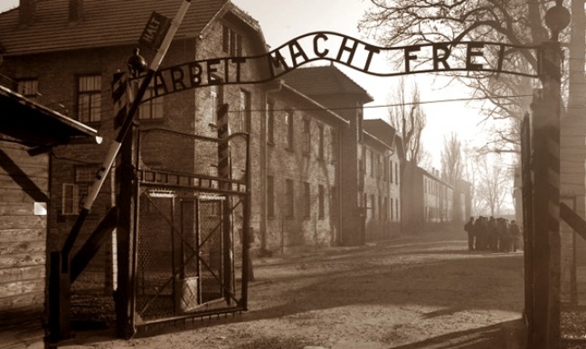 Zdemolowano mienie przewodnika po Auschwitz