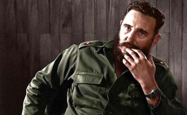 &quot;Tłumy opłakujące jego odejście i tłumy celebrujące to wydarzenie&quot;. Fidel Castro i jego wpływ na Kubańczyków