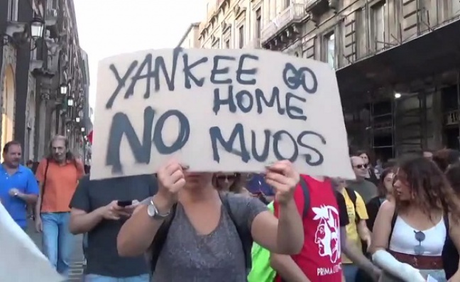 „Jankesi do domu”. Protesty przeciwko obecności wojsk amerykańskich we Włoszech