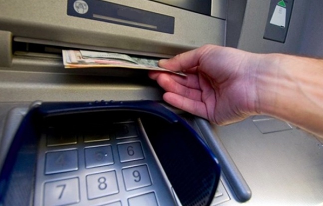 Skończy się darmowe wypłacanie środków z bankomatów?