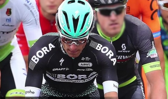Poważna kraksa Rafała Majki na 9. etapie Tour de France.