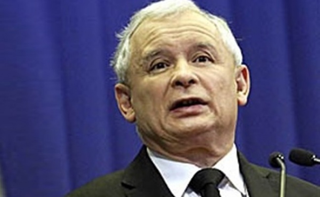 Komu bardziej ufają Polacy -Kaczyńskiemu czy Schetynie?