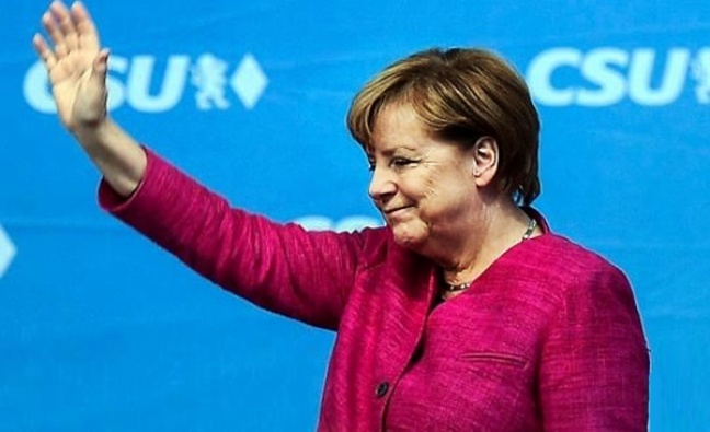Radość w CDU. Aplauz, gratulacje i kwiaty dla Angeli Merkel