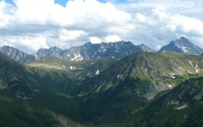 Chłopiec spadł ze szczytu skały w Tatrach