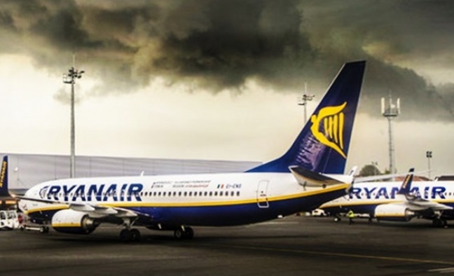 Pasażerowie pozostawieni na lodzie. Ryanair anulował już 165 lotów.