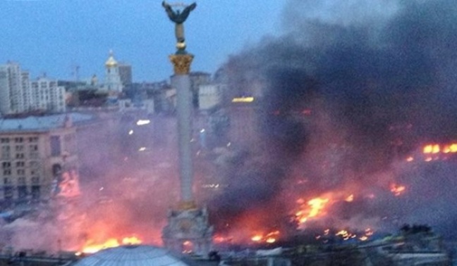 Majdan walczy. Janukowycz grozi opozycji