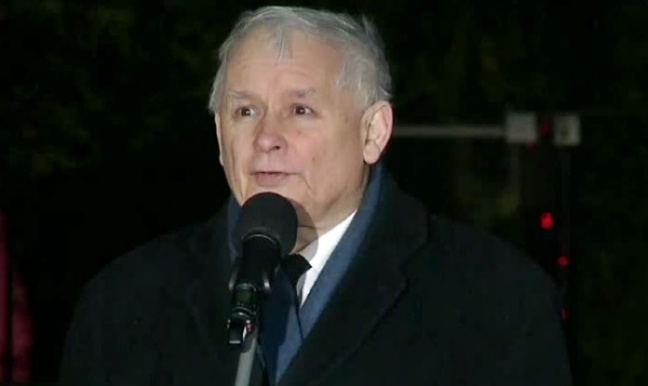 J. Kaczyński na „miesięcznicy”: Tłum skanduje: Antoni! Antoni!