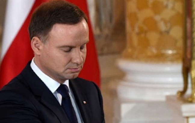 Prezydent Polski łączy się w bólu i żałobie z Francją