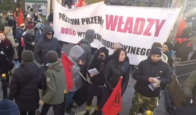 &quot;Za wolność waszą i naszą&quot;  Marsz antyfaszystowski na ulicach Warszawy