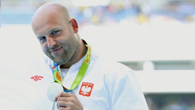 Piotr Małachowski przekaże srebro olimpijskie na cele charytatywne.