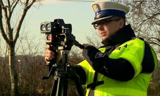 Nowoczesne fotoradary w polskiej policji. Czy kierowcą uda się wymigać od mandatu?