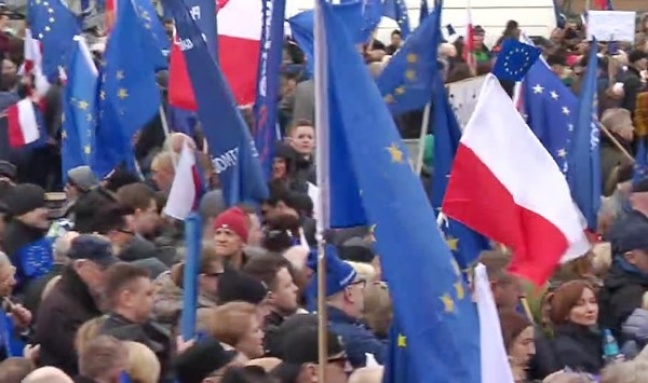 Ulicami Warszawy przeszedł &quot;Marsz dla Europy&quot;