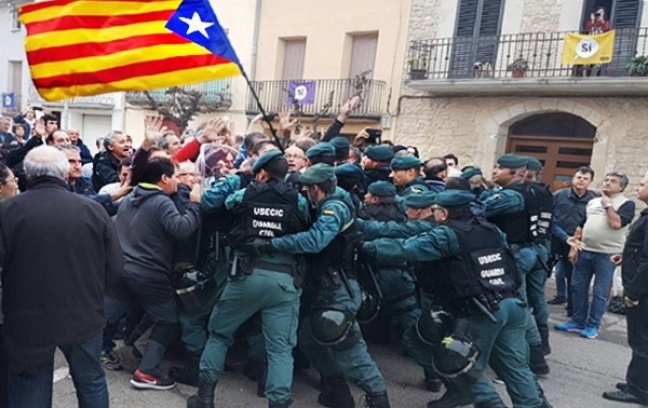 Narastający konflikt, niespokojne nastroje podczas referendum w Katalonii.