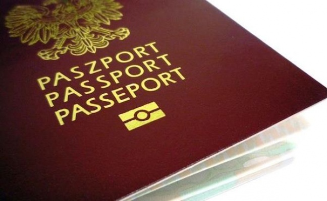 Zagraniczne paszporty coraz częstszą decyzją Polaków
