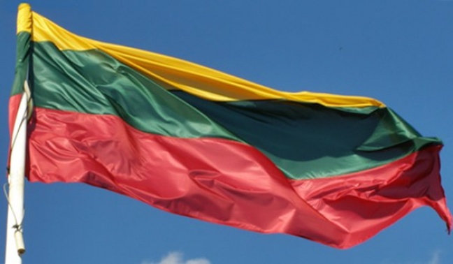 Profanacja litewskiej flagi w Wilnie