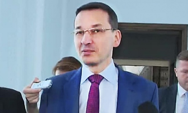 Mateusz Morawiecki opuścił szczyt UE by podzielić się opłatkiem z posłami PiS