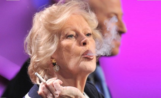 Beata Tyszkiewicz: dama pije, pali i przeklina