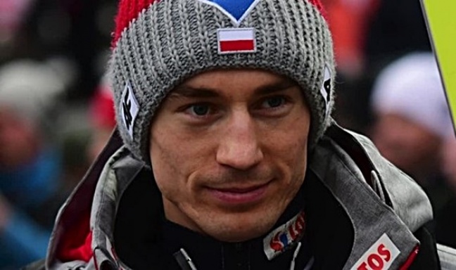 Kamil Stoch deklasuje w Vikersund.