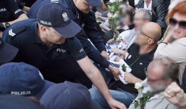 Protesty: Kaczyński nie ma mandatu większości.