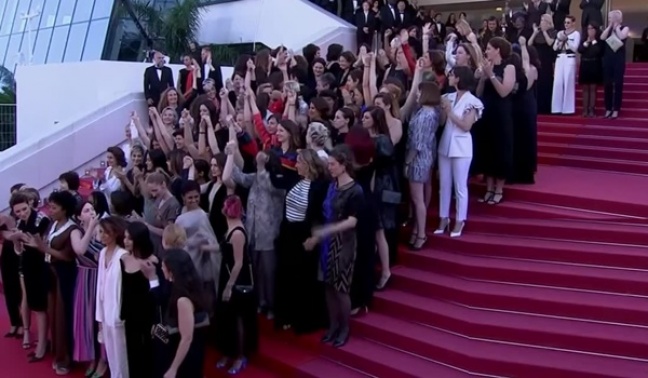 82 kobiety, w tym największe filmowe gwiazdy, zaprotestowały w Cannes.