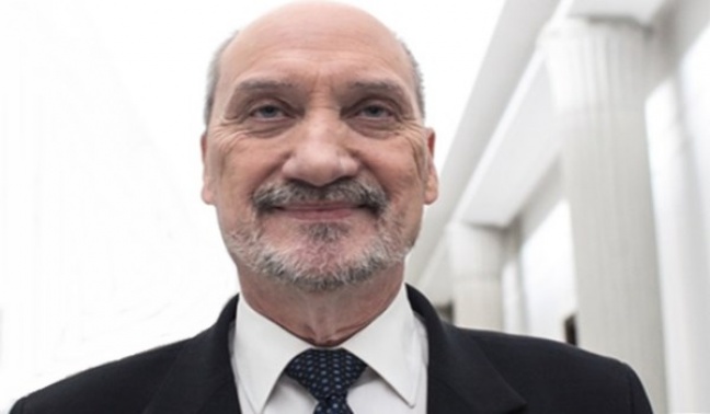 Macierewicz od wielu lat działa, jakby był rosyjskim agentem