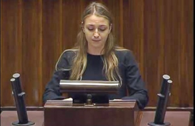 Gajewska-Płochocka wyświetliła sobie znicz na smartfonie