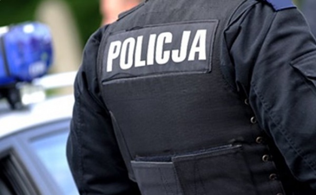 Zaatakowali policjantów nożami