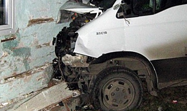 Zabrał się na okazję i mało nie zginął.