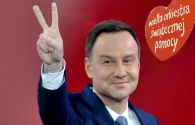 Duda pewnym gestem poparł akcję WOŚP