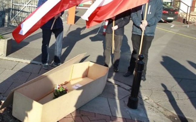 Na ,,pogrzebie demokracji?? można było umrzeć ze śmiechu