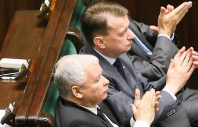 Reformy PiS, zamieszanie z TK, emerytury 65/60, 500 zł na dziecko