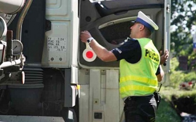 Dziesięciu policjantów oskarżonych o branie łapówek