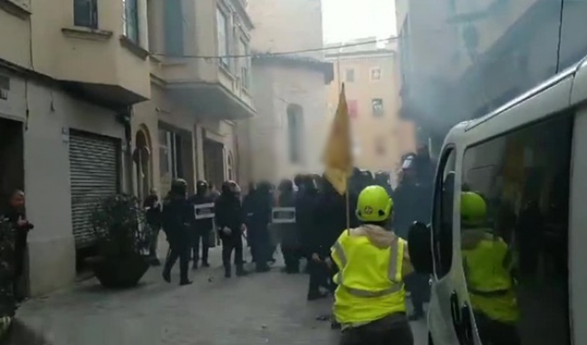 Antyfaszyści starli się z policją w Gironie.