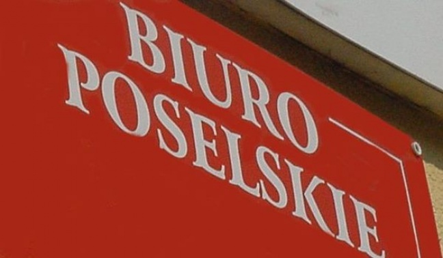 Nieprawidłowości w biurach poselskich