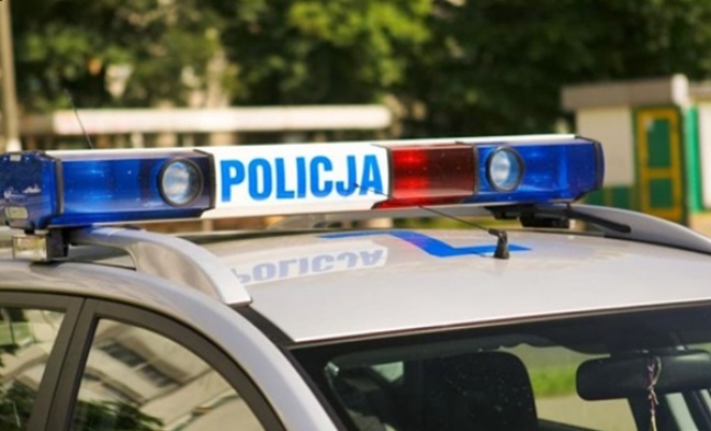 Zostawiła dzieci w samochodzie, a sama poszła na zakupy