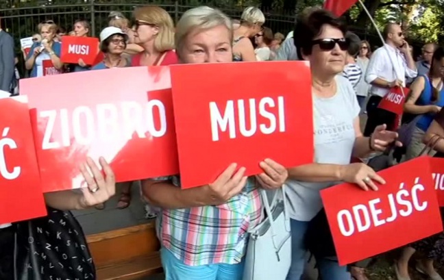 Protest przed KPRM  &quot;Ziobro musi odejść&quot;