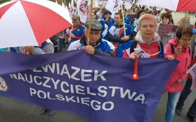 &quot;Chcemy godnie zarabiać! Teraz!&quot; Protest nauczycieli w Warszawie