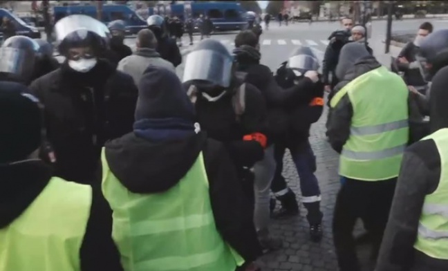 Kolejne protesty &quot;żółtych kamizelek&quot; Zatrzymano już 500 demonstrantów