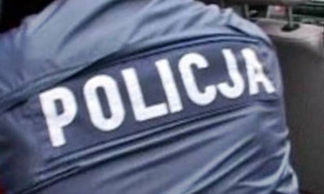 Młoda kobieta oskarża policjanta o gwałt