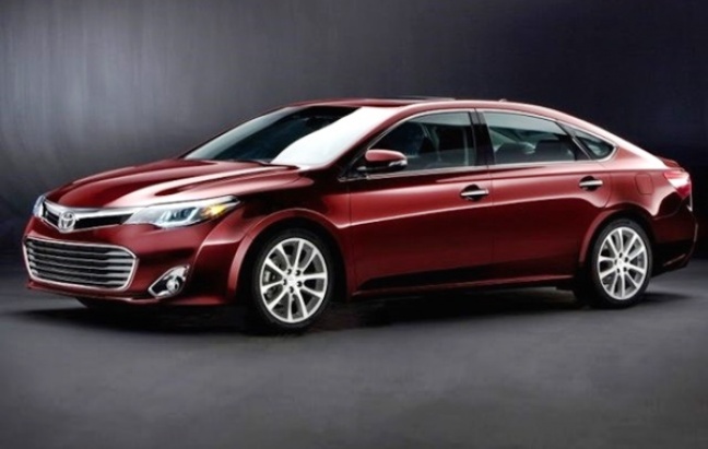 Nowa limuzyna Toyoty testowana na torze Nürburgring