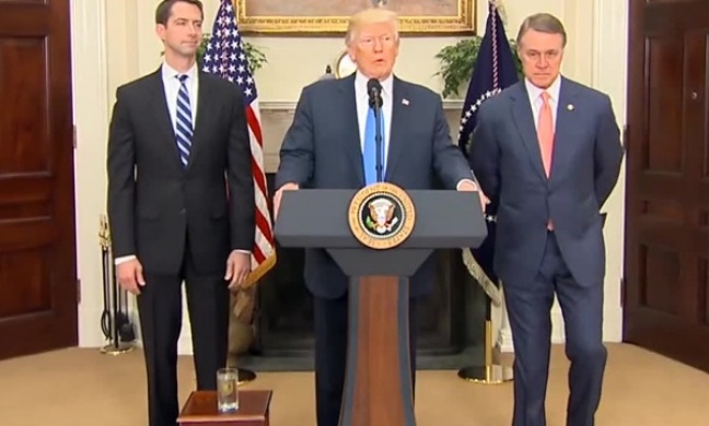 Koniec z loterią zielonych kart. Trump stawia imigrantom nowe warunki