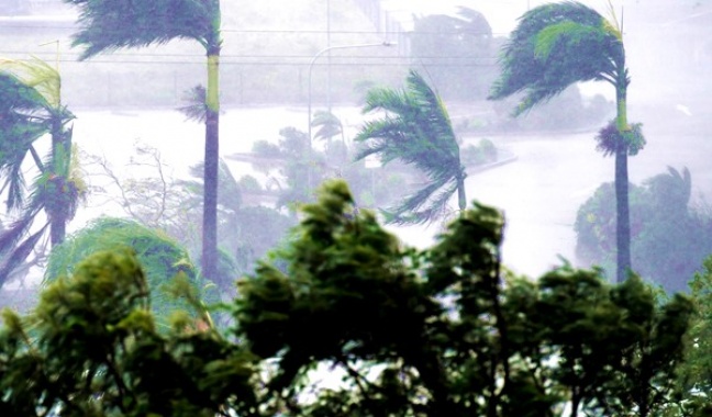 Cyklon Debbie atakuje Australię.