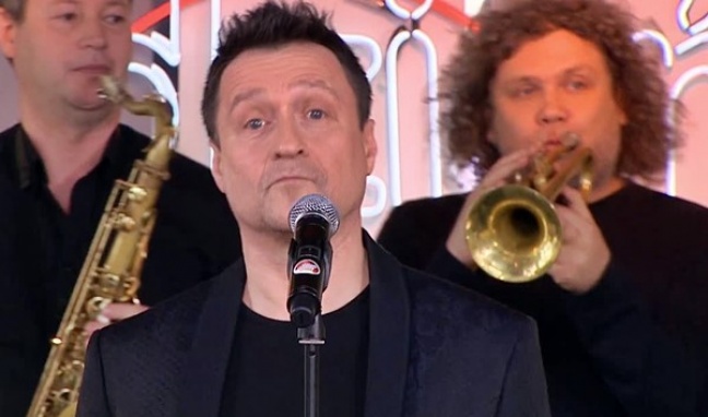 Jacek Kawalec wykonał piosenkę &quot;You can leave your hat on&quot;