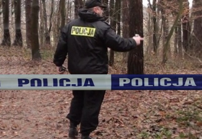 Zakopała swoje narodzone dziecko w pobliskim lesie.