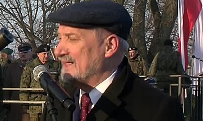 Macierewicz najgorszym ministrem obrony?