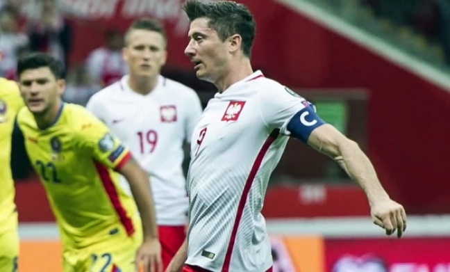 Hat-trick Lewandowskiego dał reprezentacji Polski trzy punkty.