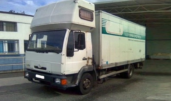 Chłodnią przewoził części samochodowe