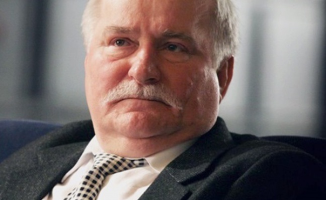 Wałęsa zadaje pytanie O. Ludwikowi Wiśniewskiemu