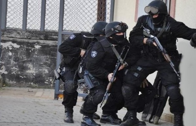 Zaatakowali budynek aresztu śledczego